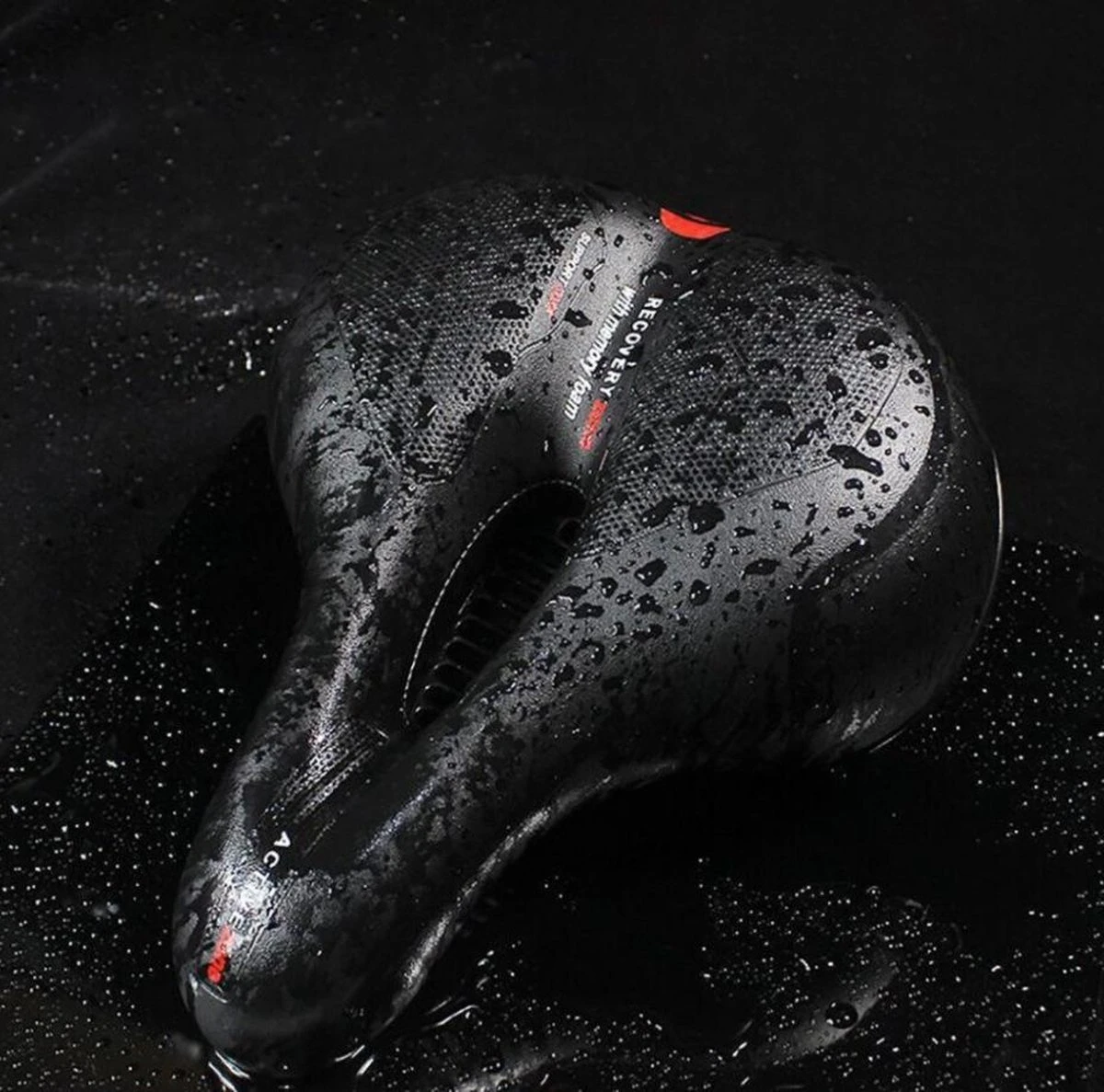 Voltano Fietszadel Met Gelpads - Zwart/Rood - Uitsparing - Zadelvering - Unisex - Incl. Gratis Zadelstrop - Afbeelding 14