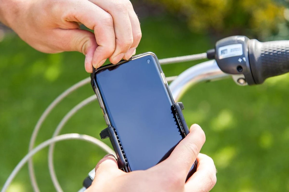 FONSAFE® Telefoonhouder Fiets - Universeel En Schokbestendig Voor GSM - Handsfree Bellen - 360° Draaibaar - Smartphone Houder Fiets - Iphone - Samsung - Huawei - Afbeelding 13