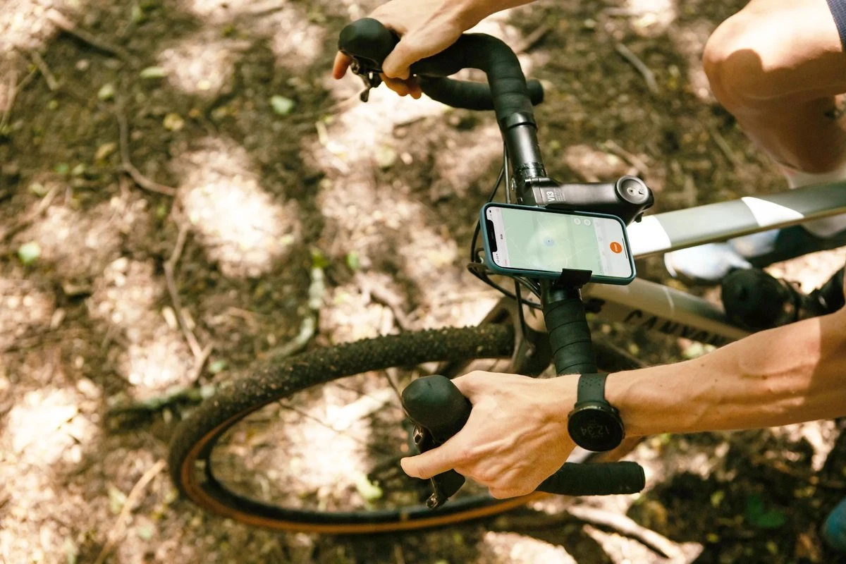 The Loop Mount Twist - Telefoonhouder Fiets - Fietshouder Voor Smartphones - Uniek Minimalistisch Design - Compact - Draaibaar - Zwart - Eenvoudige Montage - Werkt Met Ieder Telefoonhoesje - Voor Stuurmaat 22,2 Mm Tot 31,8 Mm - Afbeelding 7